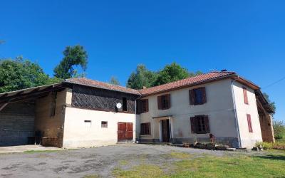 Ancienne ferme avec 2ha de terrain